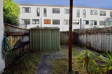 Photo of property in Lynn Park Terrace, 23/12 Ambrico Place, New Lynn, Auckland, 0600