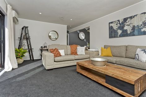 Photo of property in 22 Yule Place, Massey, Auckland, 0614