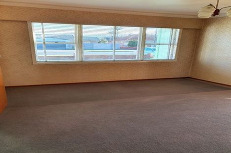 Photo of property in 26 Youngs Road, Papakura, 2110