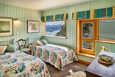 Photo of property in 76 The Crescent, Roseneath, Wellington, 6011