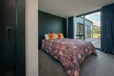 Photo of property in 16 Runholder Rise, Jacks Point, 9371