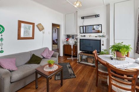 Photo of property in 18 Cook Street, Foxton, 4814