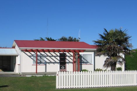 Photo of property in 16 Norton Street, Foxton Beach, Foxton, 4815