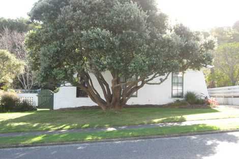 Photo of property in 61 Gloaming Hill, Titahi Bay, Porirua, 5022