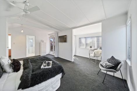 Photo of property in 1/195 Fisher Parade, Farm Cove, Auckland, 2012