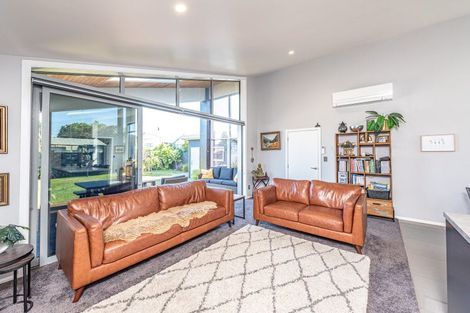 Photo of property in 3 Kamahi Street, Castlecliff, Whanganui, 4501