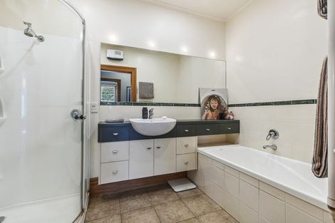 Photo of property in 27 Boundary Road, Kelburn, Wellington, 6012