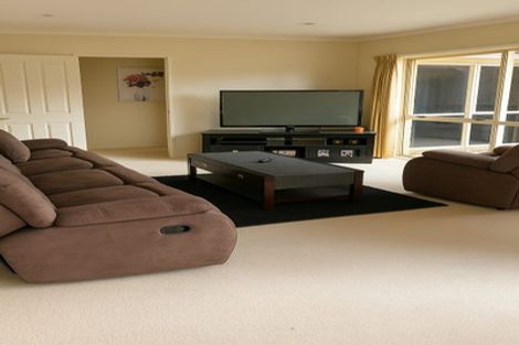 Photo of property in 32 Mandalay Place, Waiuku, 2123