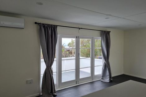 Photo of property in 2/1341 Whangaparaoa Road, Army Bay, Whangaparaoa, 0930
