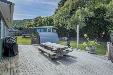 Photo of property in 21 Ruru Street, Waikanae, 5036