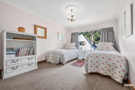 Photo of property in 2 Lady Bell Grove, Lowry Bay, Lower Hutt, 5013