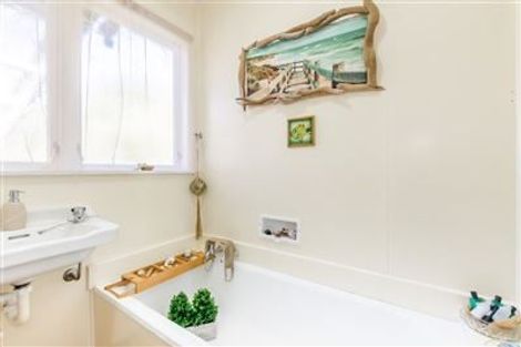 Photo of property in 5 Puriri Road, Waikanae, 5036