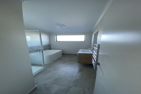 Photo of property in 30 Hammick Crescent, Pyes Pa, 3112