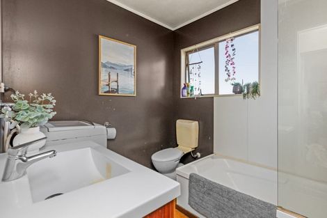 Photo of property in 914 Grove Road, Mayfair, Hastings, 4122