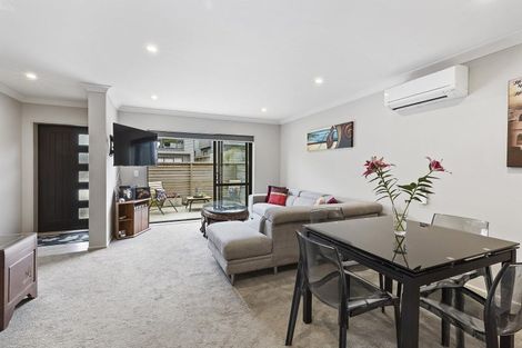 Photo of property in 19 Brindle Way, Newlands, Wellington, 6037