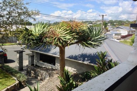 Photo of property in 10 Kitchener Terrace, Moturoa, New Plymouth, 4310