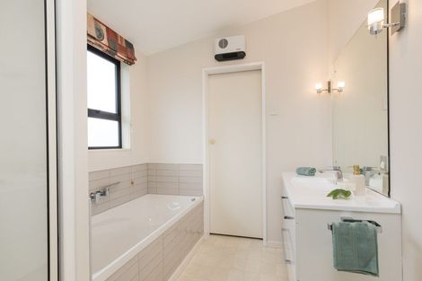 Photo of property in 15 Phoenix Avenue, Hokowhitu, Palmerston North, 4410