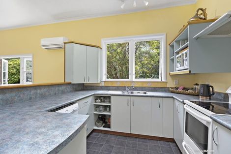 Photo of property in 94 Parkvale Road, Karori, Wellington, 6012