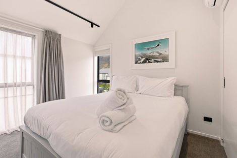 Photo of property in 33 Casterway Crescent, Jacks Point, 9371