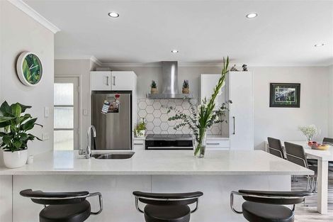 Photo of property in 6 Glastron Place, Bayview, Auckland, 0629