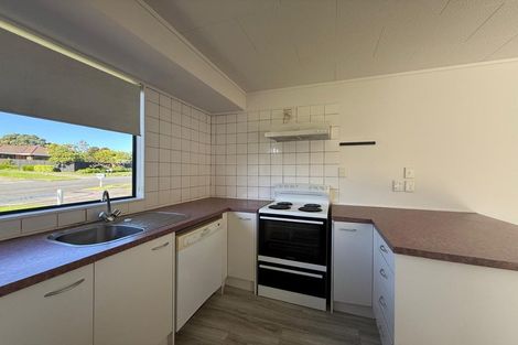 Photo of property in 2 Seaway Road, Clarks Beach, 2122