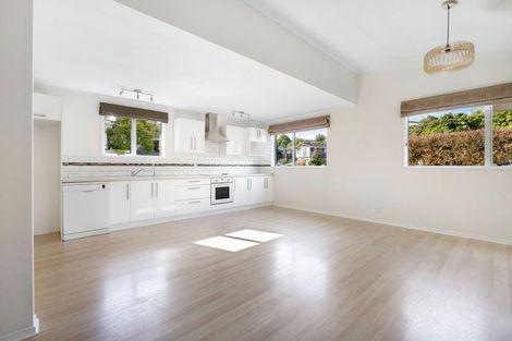 Photo of property in 9 Ambury Place, Merrilands, New Plymouth, 4312