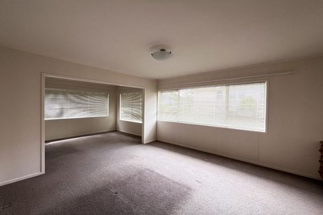 Photo of property in 2/1 Sylvan Park Avenue, Milford, Auckland, 0620