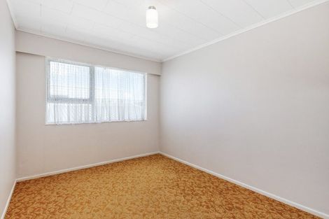 Photo of property in 28 Edgecombe Street, Newlands, Wellington, 6037