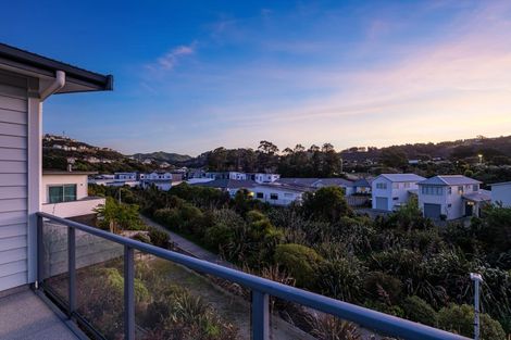 Photo of property in 27 Flotilla Place, Whitby, Porirua, 5024