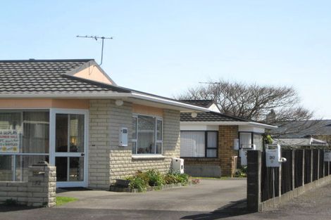 Photo of property in 2/32 Tukapa Street, Westown, New Plymouth, 4310