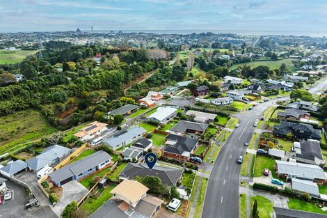 Photo of property in 33 Heta Road, Highlands Park, New Plymouth, 4312