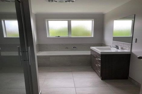 Photo of property in 50 Matija Place, Red Beach, 0932