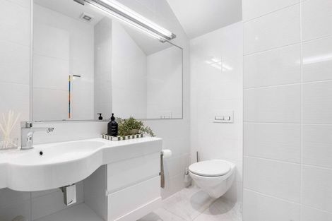 Photo of property in 10 Garreg Road, Fendalton, Christchurch, 8052