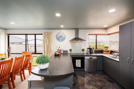 Photo of property in 12 Walnut Grove, Kelvin Grove, Palmerston North, 4414