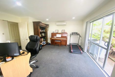 Photo of property in 1 Thomas Hamer Place, Greenhithe, Auckland, 0632