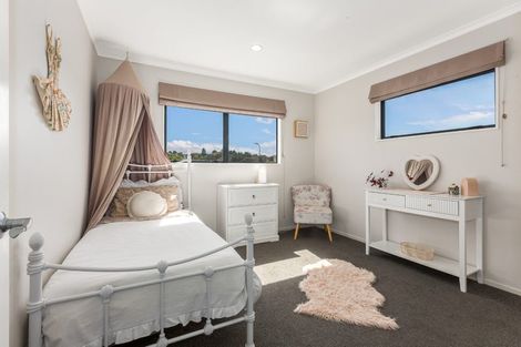 Photo of property in 10 Te Puia Drive, Aotea, Porirua, 5024