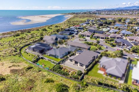Photo of property in 15 Taranui Way, Paraparaumu Beach, Paraparaumu, 5032