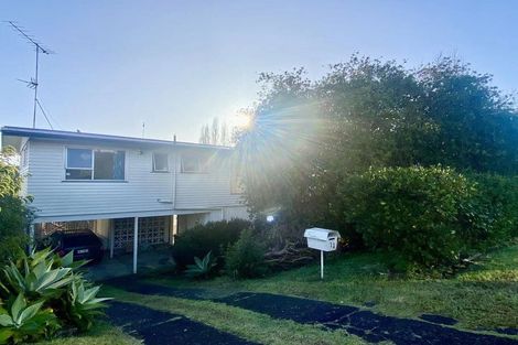 Photo of property in 11 Idyll Place, Northcross, Auckland, 0632