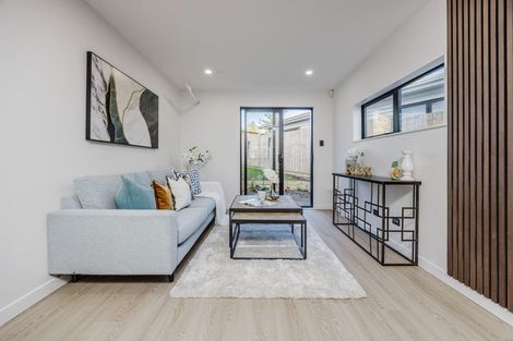 Photo of property in 6/24 Tupaki Place, Pakuranga Heights, Auckland, 2010