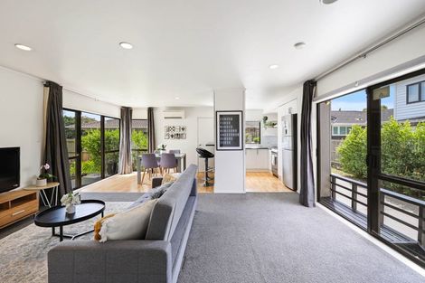 Photo of property in 2/34 Tupaki Place, Pakuranga Heights, Auckland, 2010