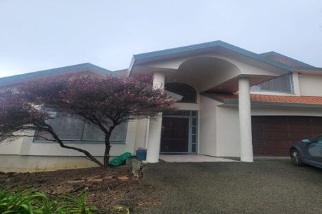 Photo of property in 1/19 Goldfinch Rise, Unsworth Heights, Auckland, 0632