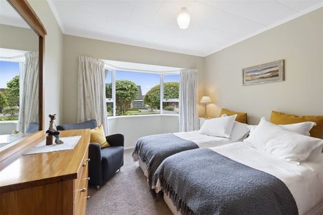 Photo of property in 2 Aitchison Place, Levin, 5510