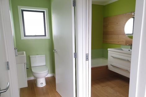 Photo of property in 20 Parkinson Close, Whitby, Porirua, 5024