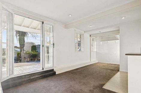 Photo of property in 2 Queensway, Three Kings, Auckland, 1024