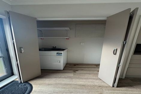 Photo of property in 22 Beihlers Road, Weymouth, Auckland, 2103