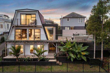 Photo of property in 2/42 Island Road, Beach Haven, Auckland, 0626