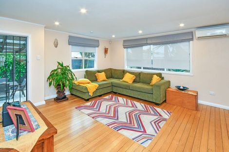 Photo of property in 8b Waimana Road, Conifer Grove, Takanini, 2112