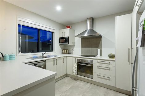 Photo of property in 18 Cupples Street, Papamoa Beach, Papamoa, 3118