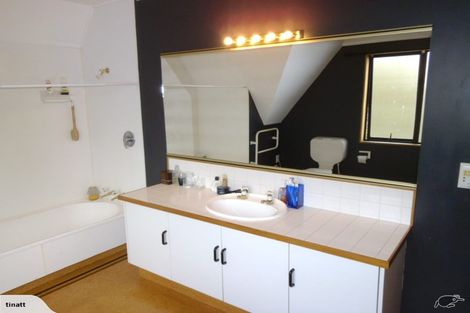 Photo of property in 3 Pahiatua Street, Hokowhitu, Palmerston North, 4410