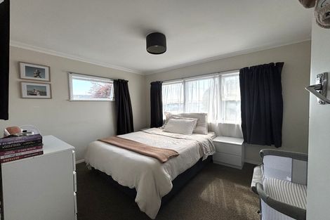 Photo of property in 2 Selwyn Street, Levin, 5510